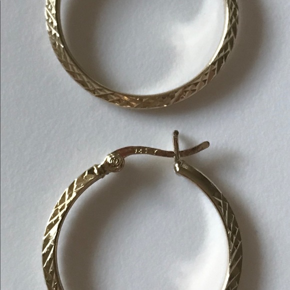 🛍Gold Over 925 Laser Cut Hoop Earrings w/Gift Bag - Picture 5 of 6